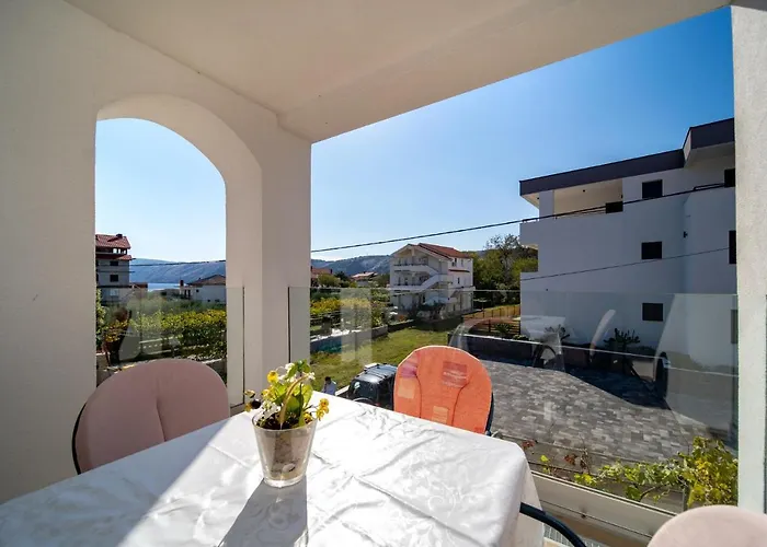 Apartments Lazaric